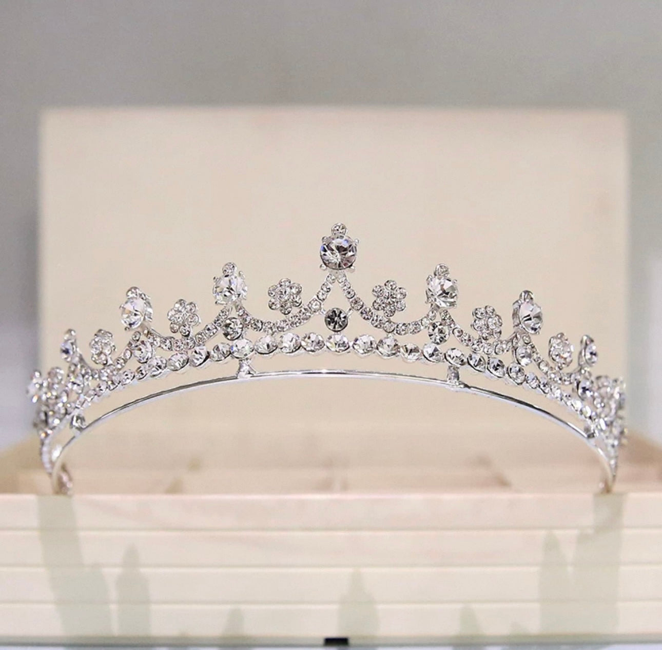 VM-890-2 | Tiara for bridal