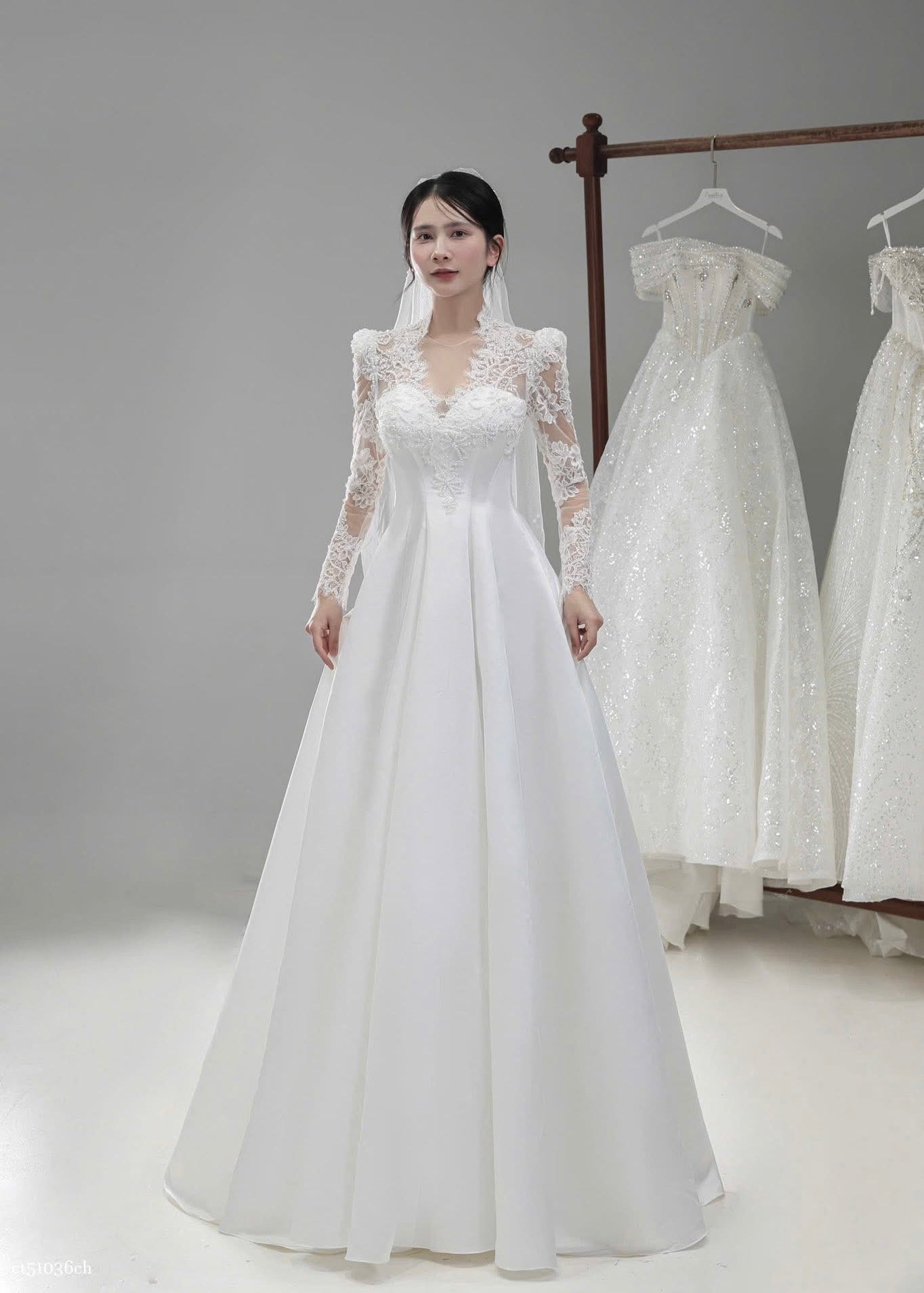 VC-985 | Classic Grace Gown