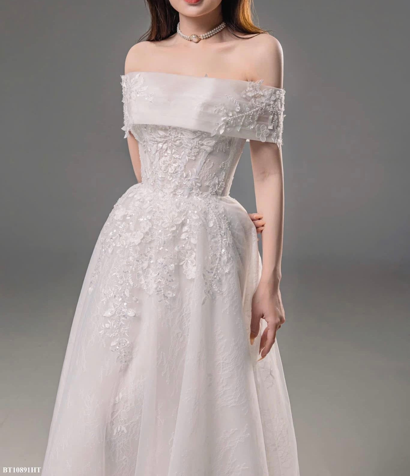 VC-700 | Wedding dress