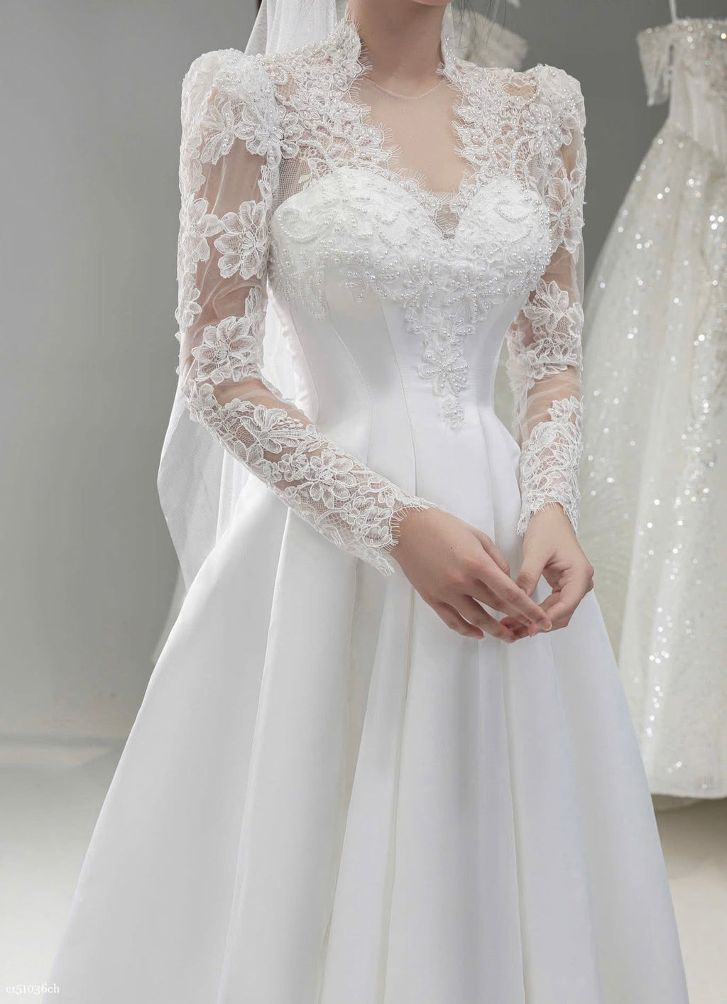 VC-985 | Classic Grace Gown