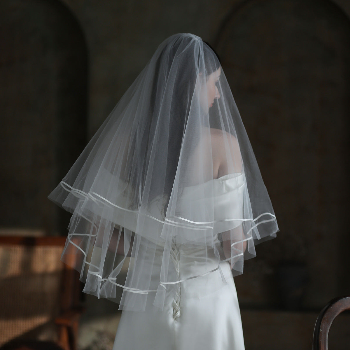 VN-080-5 | Double Layer Satin-Edge Fingertip Veil