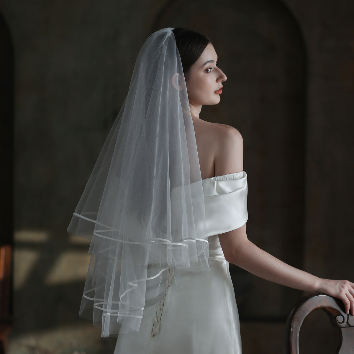 VN-080-5 | Double Layer Satin-Edge Fingertip Veil